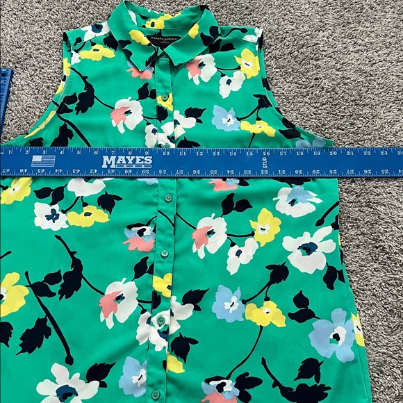 Banana Republic Women’s Green Floral Classic Fit Sleeveless Button Shirt -Size M - Picture 8 of 8